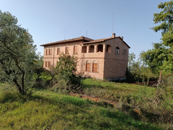 San Casciano villa circondata da parco.