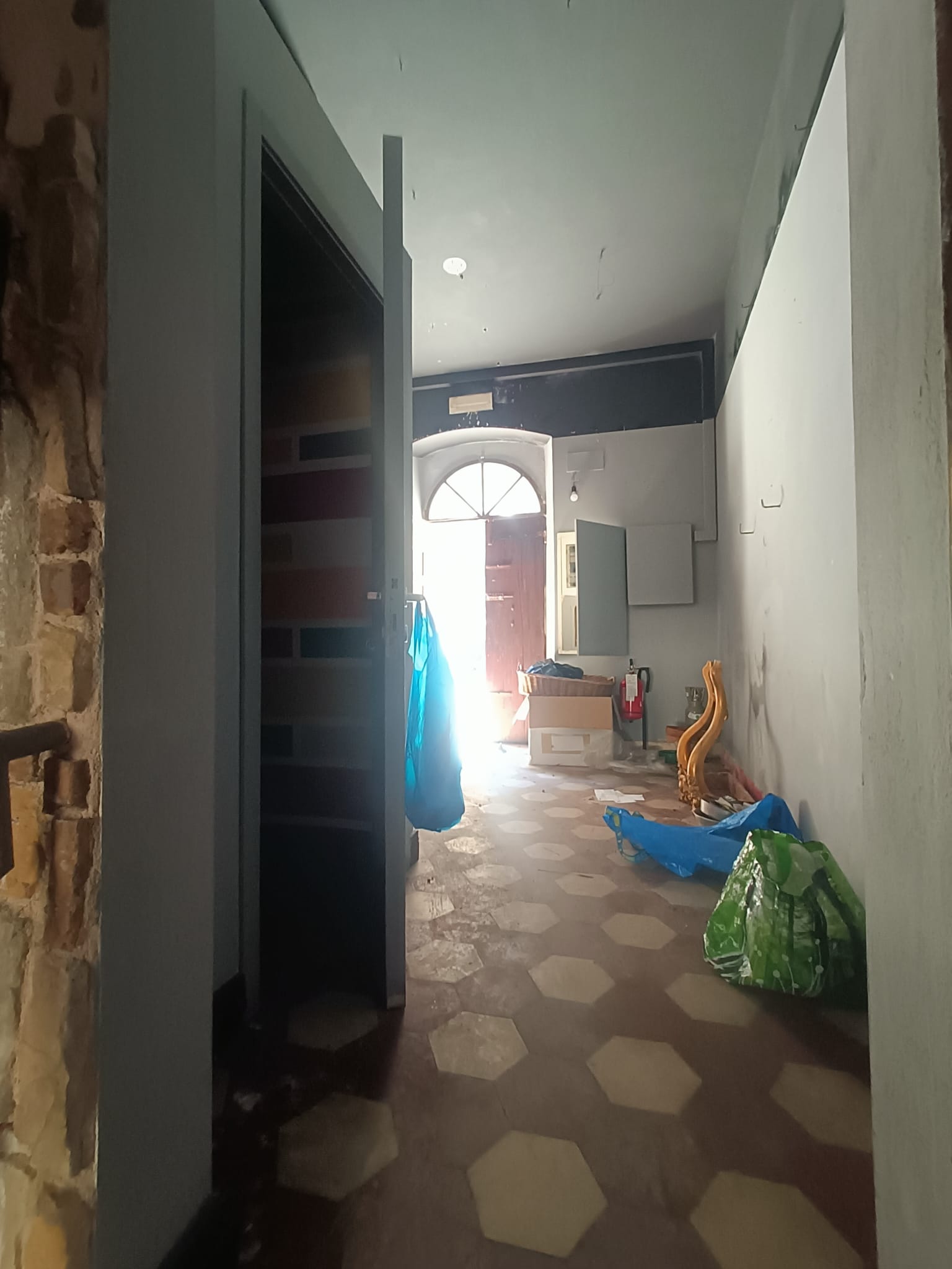 Immagine WhatsApp 2025-07-05 ore 18.02.29_b696efd7 Pistoia, P.zza della Sala, locale commerciale.