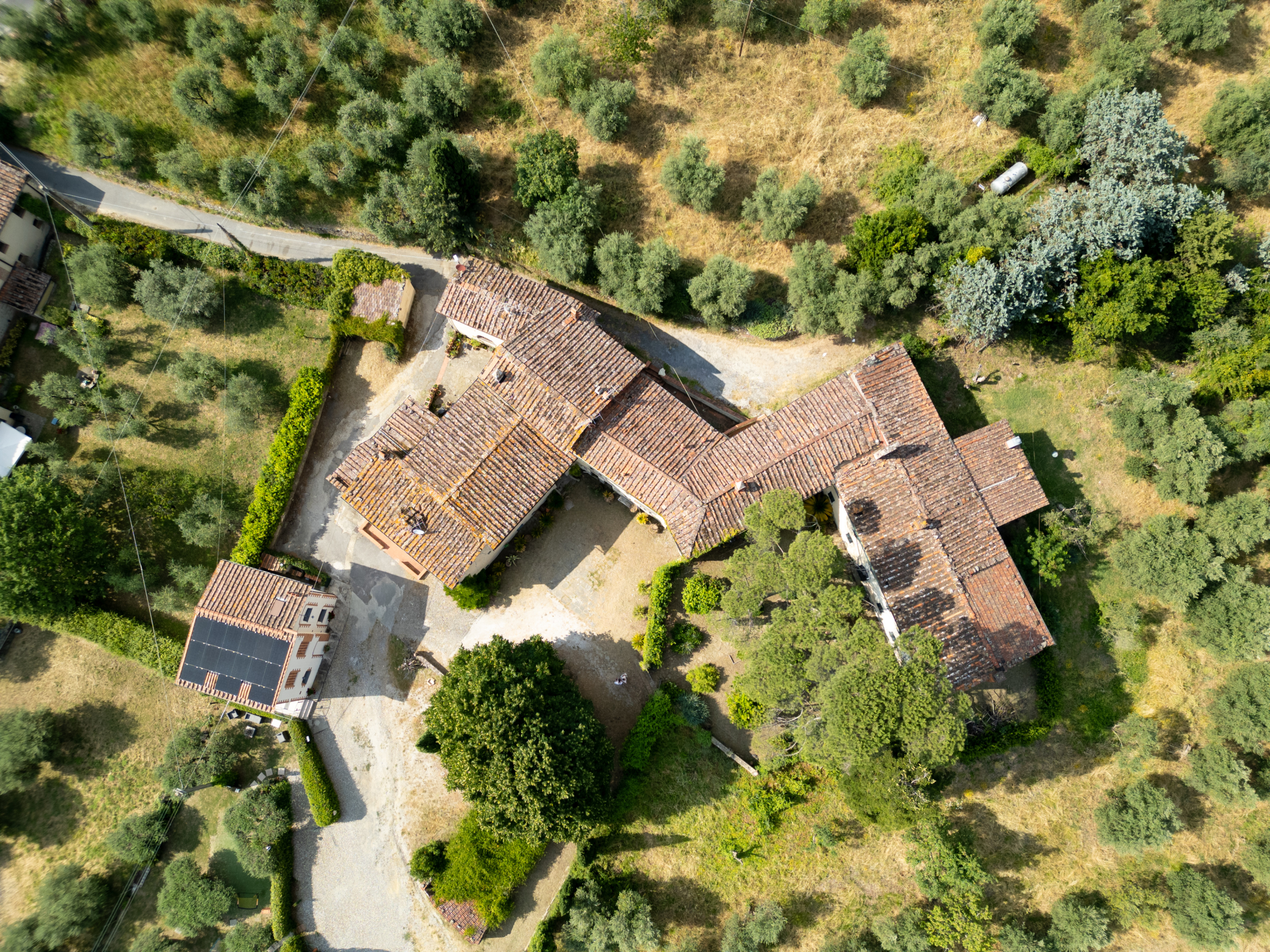 Pistoia, collinare, antica proprietà con cappella privata.