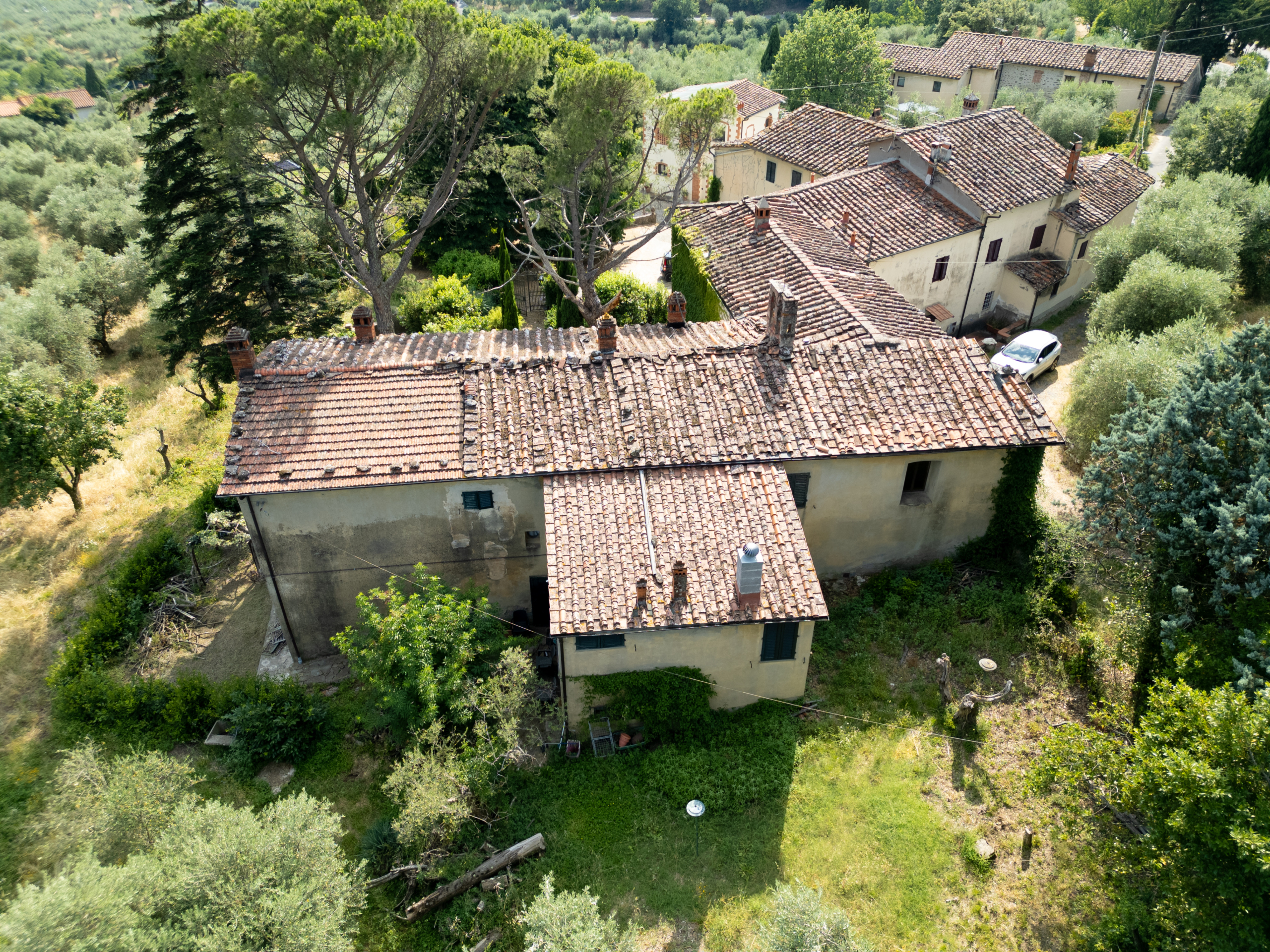 Pistoia, collinare, antica proprietà con cappella privata.