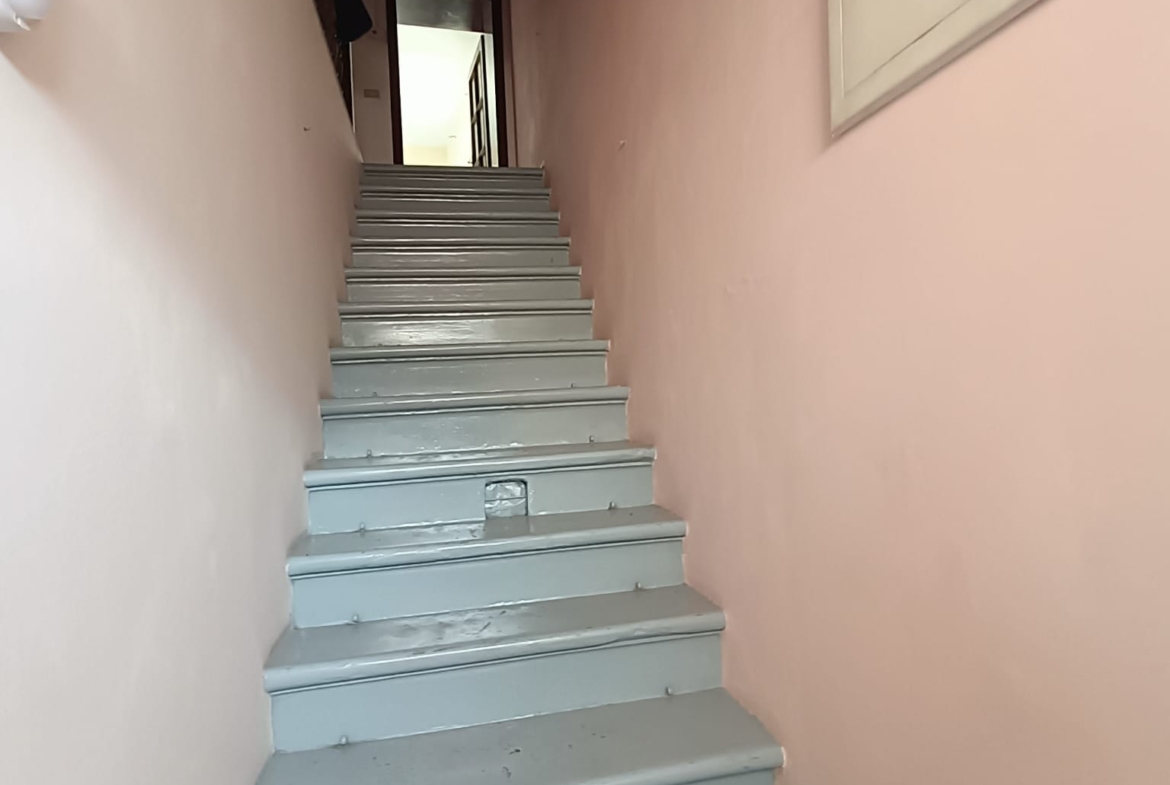 Pistoia, complesso immobiliare collinare.