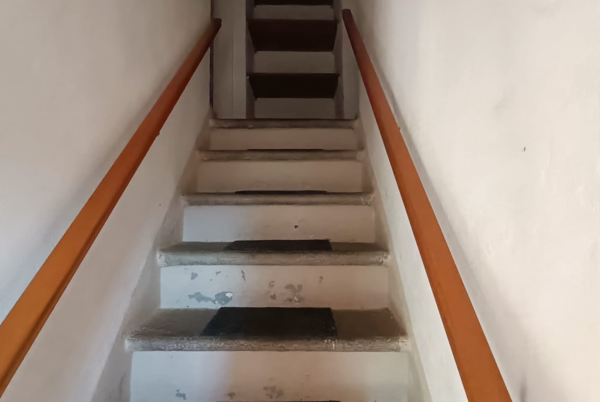 Pistoia, complesso immobiliare collinare.
