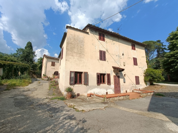Pistoia, complesso immobiliare collinare.