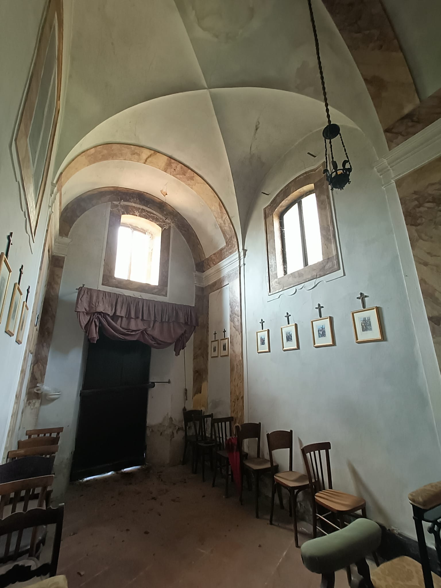 Pistoia, collinare, antica proprietà con cappella privata.