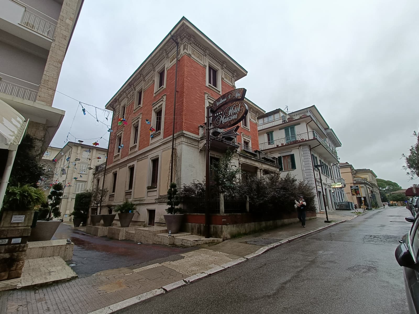 WhatsApp Image 2026-08-15 at 17.54.36 (1) Montecatini Terme, elegante palazzina in stile Liberty
