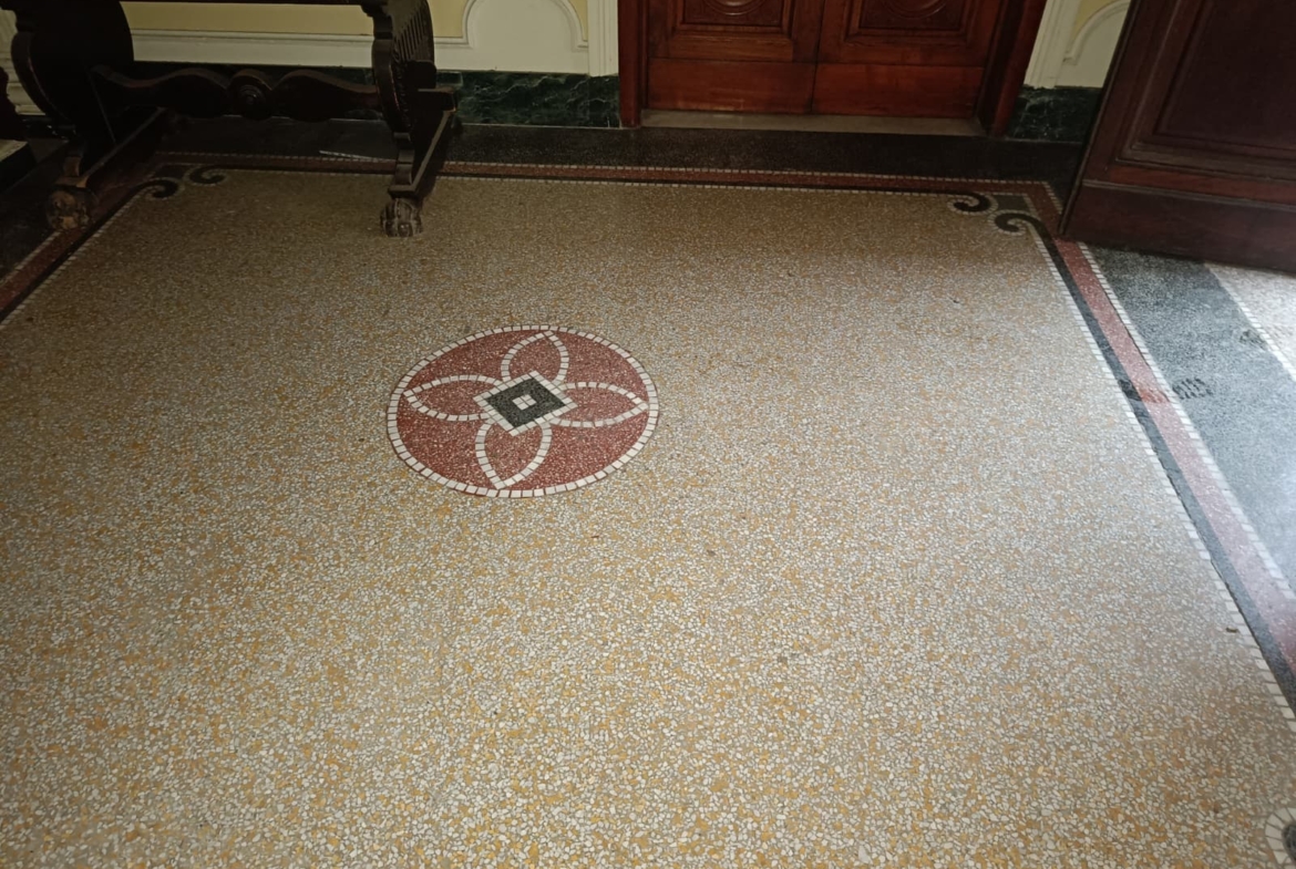 Montecatini Terme, elegante palazzina in stile Liberty