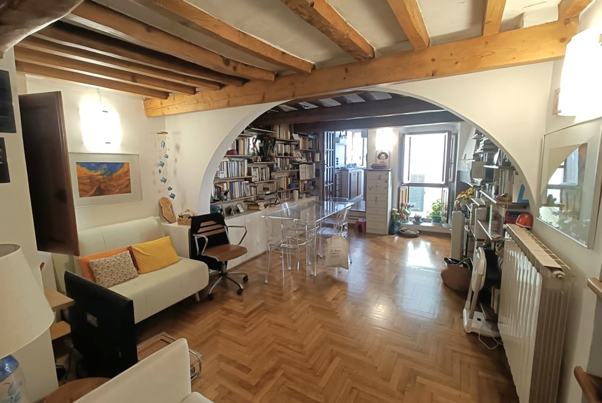 Firenze, Oltrarno, affascinante bilocale.